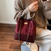 Elegant Pu Crossbody Bag With Quilted Chain Strap For Daily Office Use