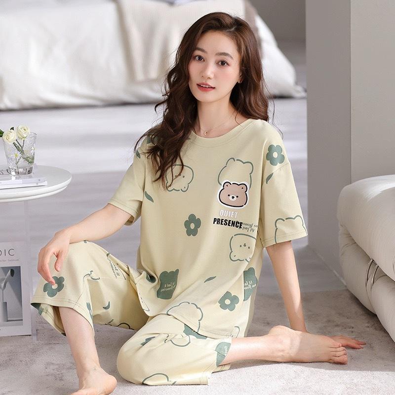 Dos conjuntos de pijamas estampados lindos de dibujos animados, pantalones de pijama, pijamas de manga corta, ropa de casa para mujer