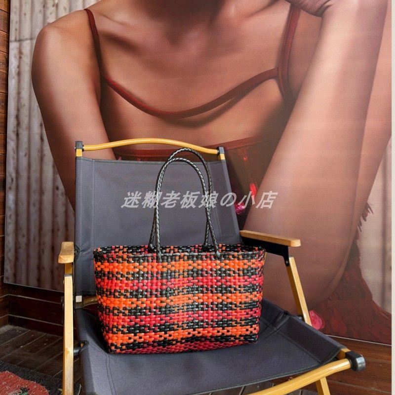 

Новая плетеная сумка, пляжная сумка для отпуска на море, легко сочетающаяся сумка-тоут, сумка-корзина для овощей в праздном стиле, сумка-рюкзак на одно плечо для женщин Black and red color matching