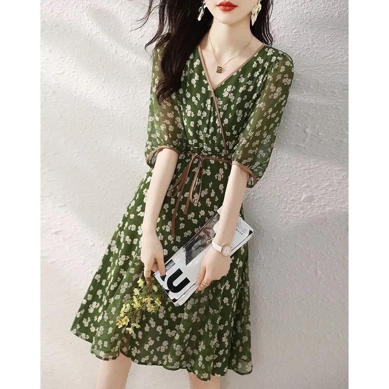 Elegant Floral Dress Summer Style V-Neck Design Age-Reducing Fashionable Belly Covering Spliced Skirt Versatile Dress