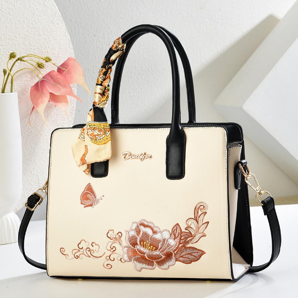 Elegant Embroidered Wedding Ladies Handbag Crossbody Shoulder Bag Soft PU Leather Ladies Purse with Internal Zipper And Polyeste