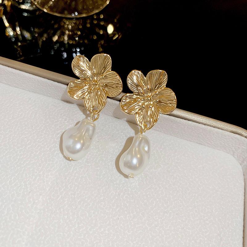 Elegant Vintage French Butterfly Flower Stud Earrings - High-End Fashion Accessories for Women