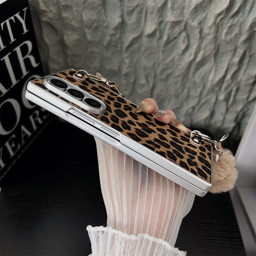 Für Samsung Galaxy Z Fold7 5G Hülle Leopardenmuster Leder+PC Handyhülle mit Gitarrenanhänger und Riemen