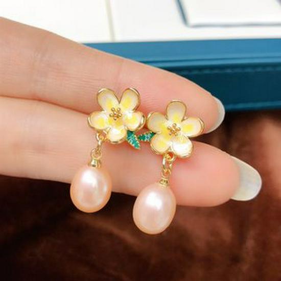 Elegant Little Flower Freshwater Pearl & Seed Bead Stud Earrings - Trendy, Fashionable, Versatile for Women 7-8mm розовая жемчужина