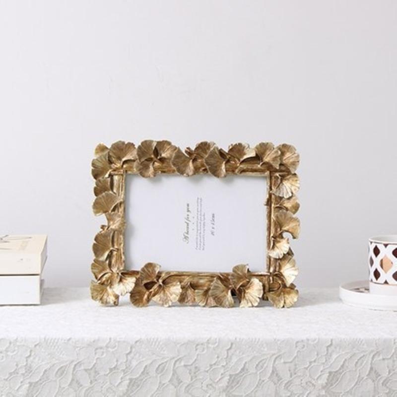 Resin Picture Frame Nostalgic Elegant Type Photo Holder for 6" Photos Bedroom and Living Room Decoration