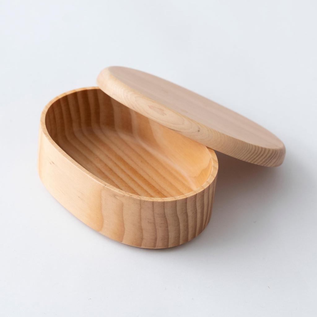 Osaka Choseido Wooden Lunch Oval Single Tier with Beige Hollowed-Out Box, (Mottled Grain), Lacquered, (350cc, Oval, Band)