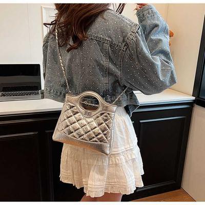 Vielseitige und modische silberne Handtasche für Damen im Duftstil, neue Umhängetasche mit Diamantkette, Schultertasche für Damen