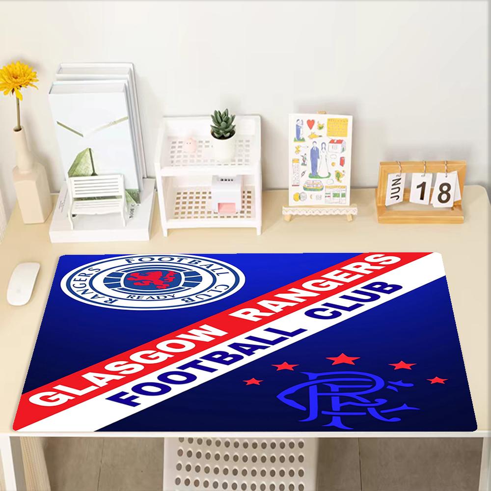 Rangers F.C Thema Mauspads, Rutschfeste Gummiunterlage, Multifunktionale Büro- & Heimdekoration, Perfekt für die Personalisierung des Arbeitsplatzes.