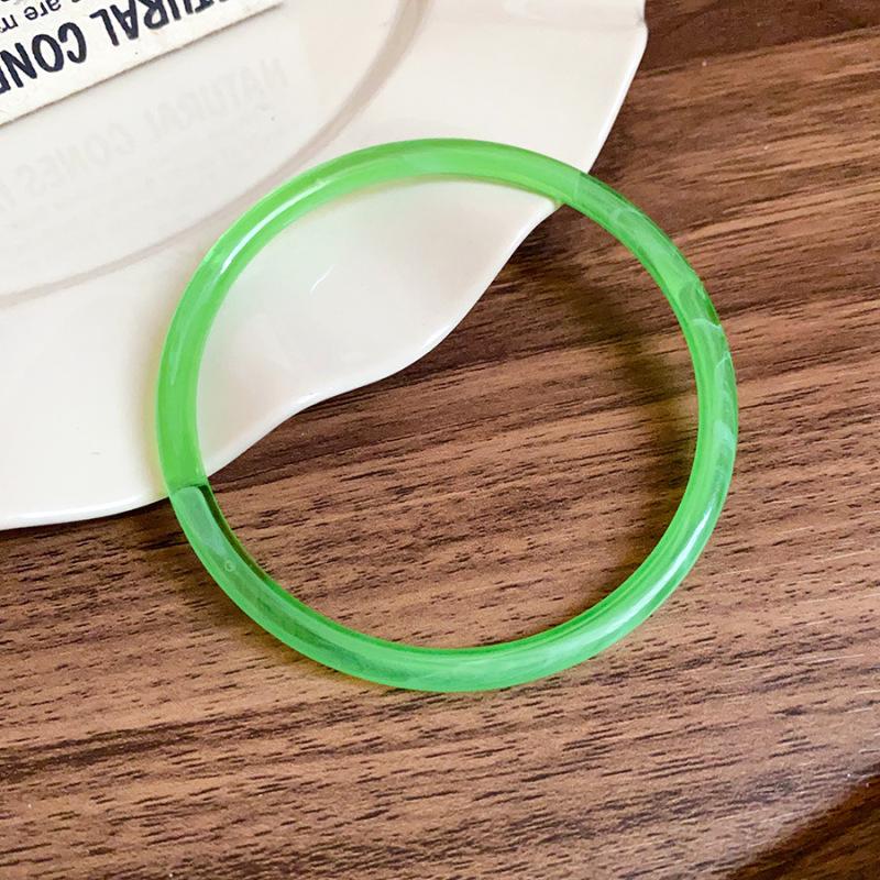 

European-American Ombre Acrylic Glossy Bangle: High-End Light Luxury, Exaggerated Fashion Jewelry.