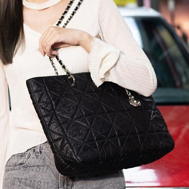 New Disney Mickey Series Polyurethane Synthetic Leather Tote Handbag, Shoulder Bag, Chain Bag Large Size Women's Black DHF41116-A