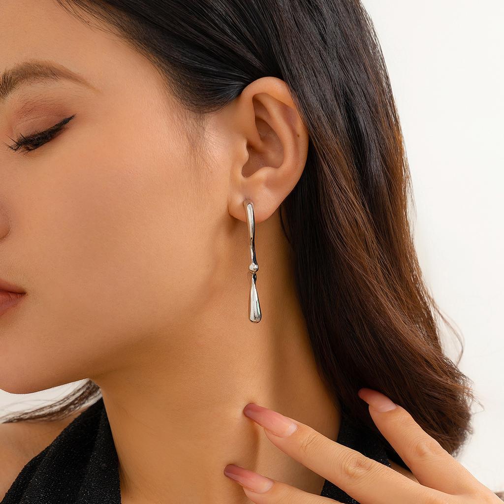 Geometric Cold Wind Metal Liquid Lava Stud Earrings Design Sense Curved Water Drop Earrings