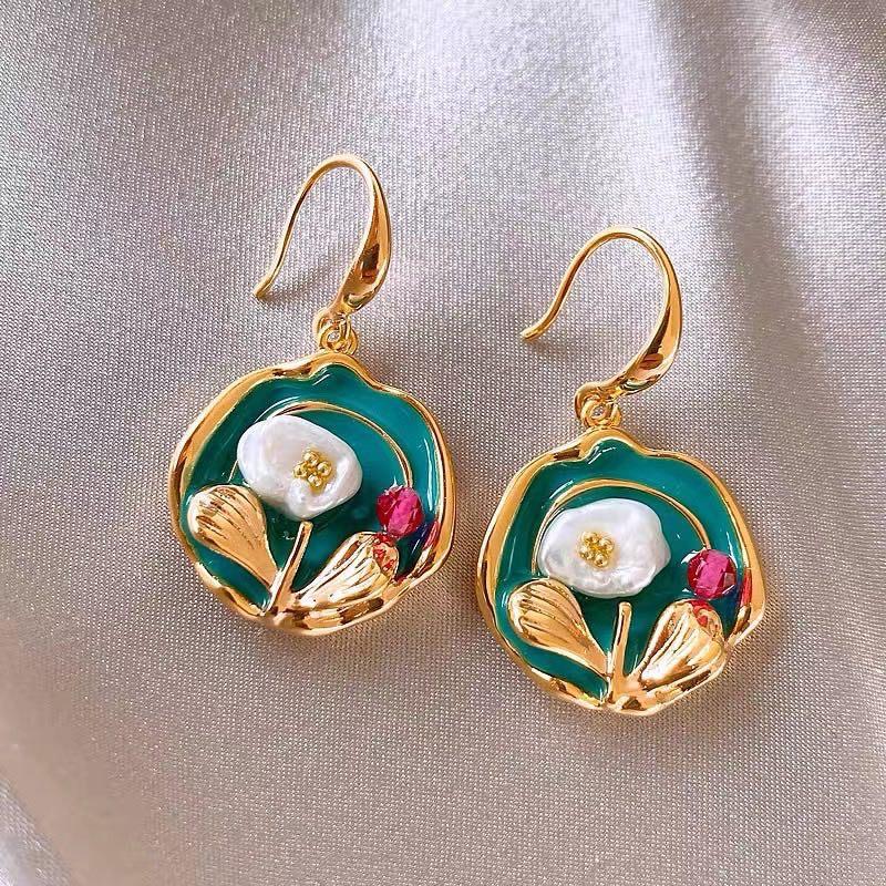 Real gold electroplated French pearl flower stud earrings court style retro niche earrings light luxury premium earrings women