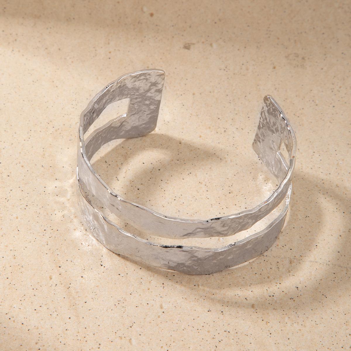 

18K gold fashion retro metal feeling open bracelet women s niche design cold wind hollow texture jewelry серебряный