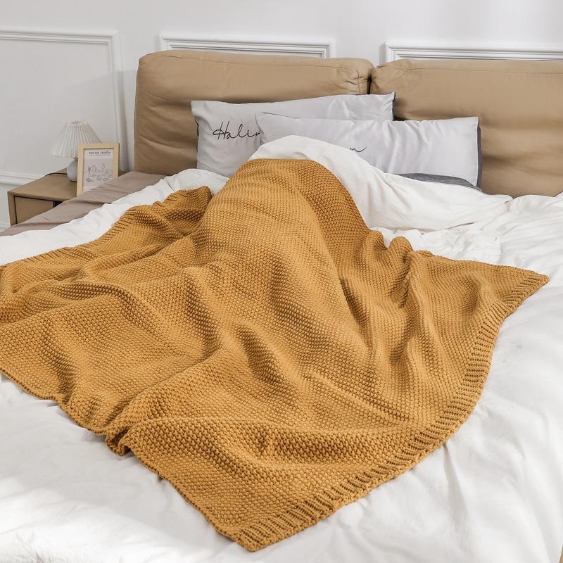 Вязаные декоративные пледы для дивана — фото 16