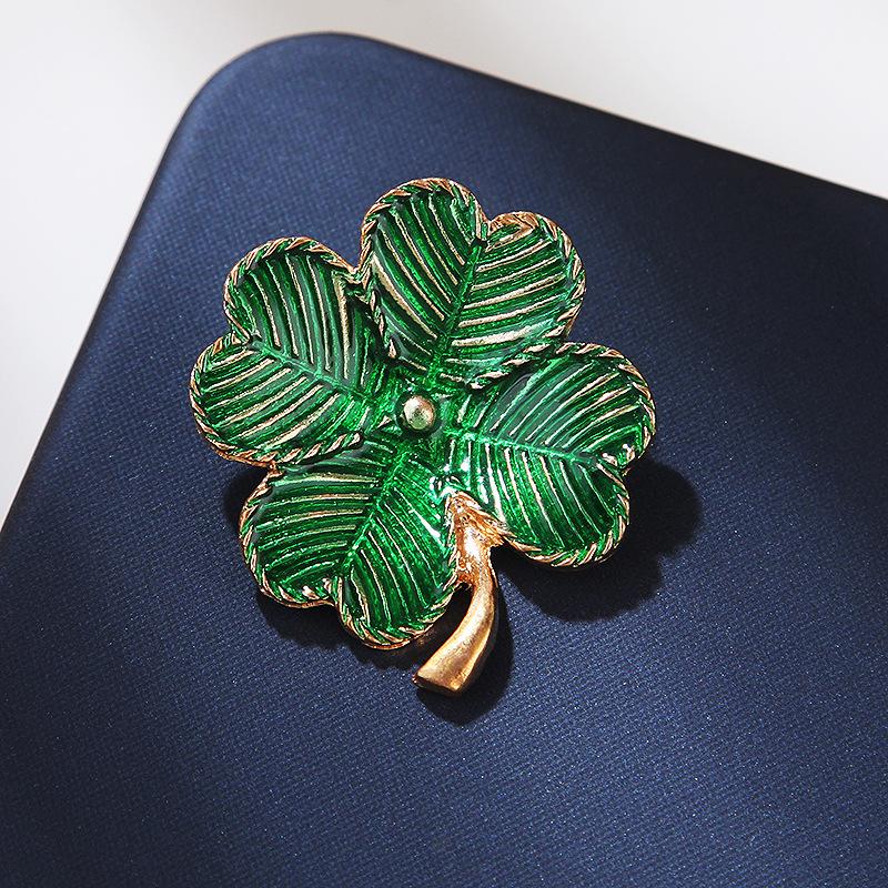 Tide Pins Temperament Vintage Lucky Four-leaf Clover Brooches Female Exquisite Enamel Corsage Designer Brooch Mini Perfect Gift for Couples