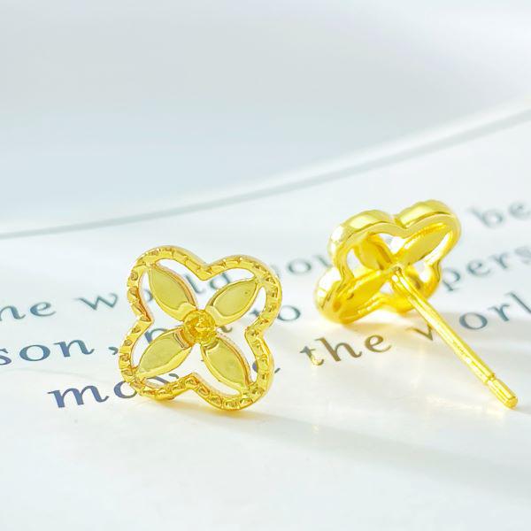 S925 Sterling Silver Four-Leaf Clover Stud Earrings with 18K Gold-Plated Needles - Luxury Feel and Elegant Design