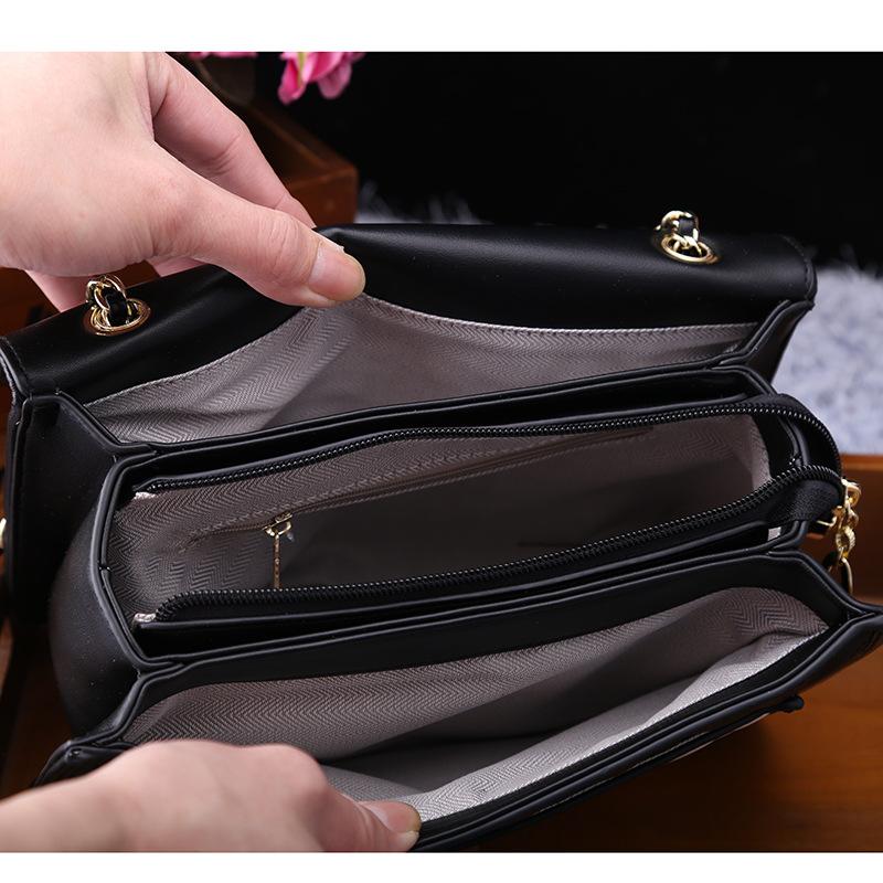 Leather Women's Bag, Fashionable Diamond-shaped Rivet Chain Bag, Versatile Single-shoulder Crossbody Small Bag