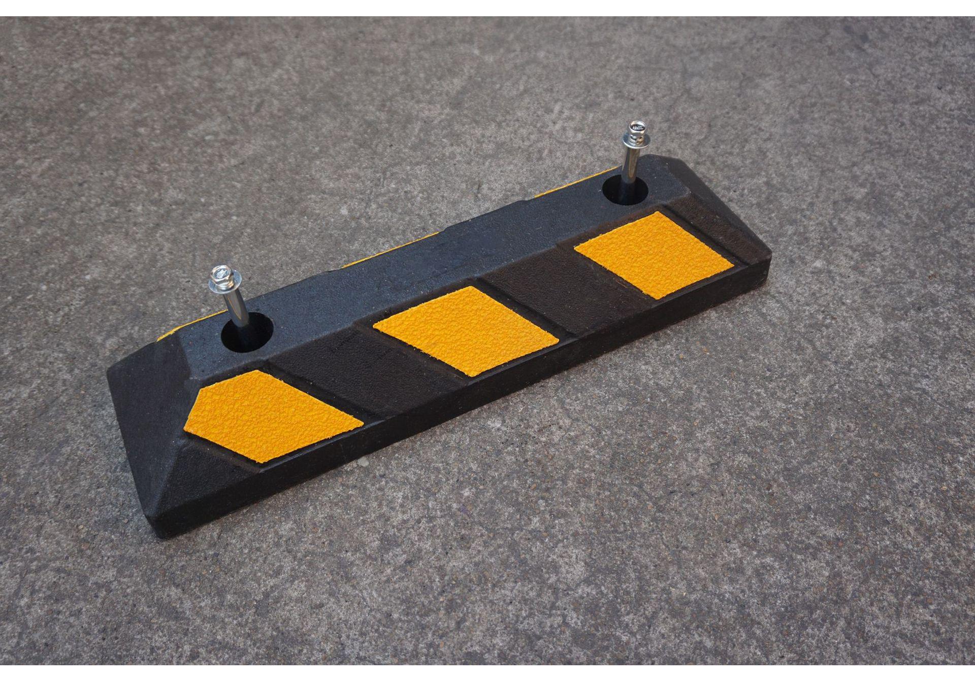 High-Quality Thermoplastic Rubber Wheel Chock - 550x150x100mm