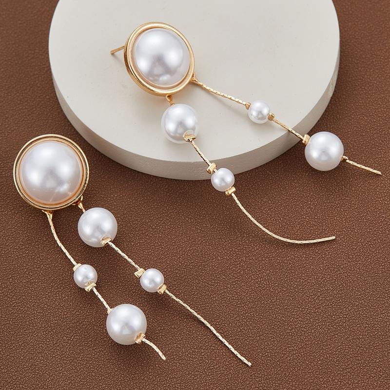 Fashion in Europe and The United States Temperament Large Round Piece Long Necklace Women's Personality Simple Collarbone Chain