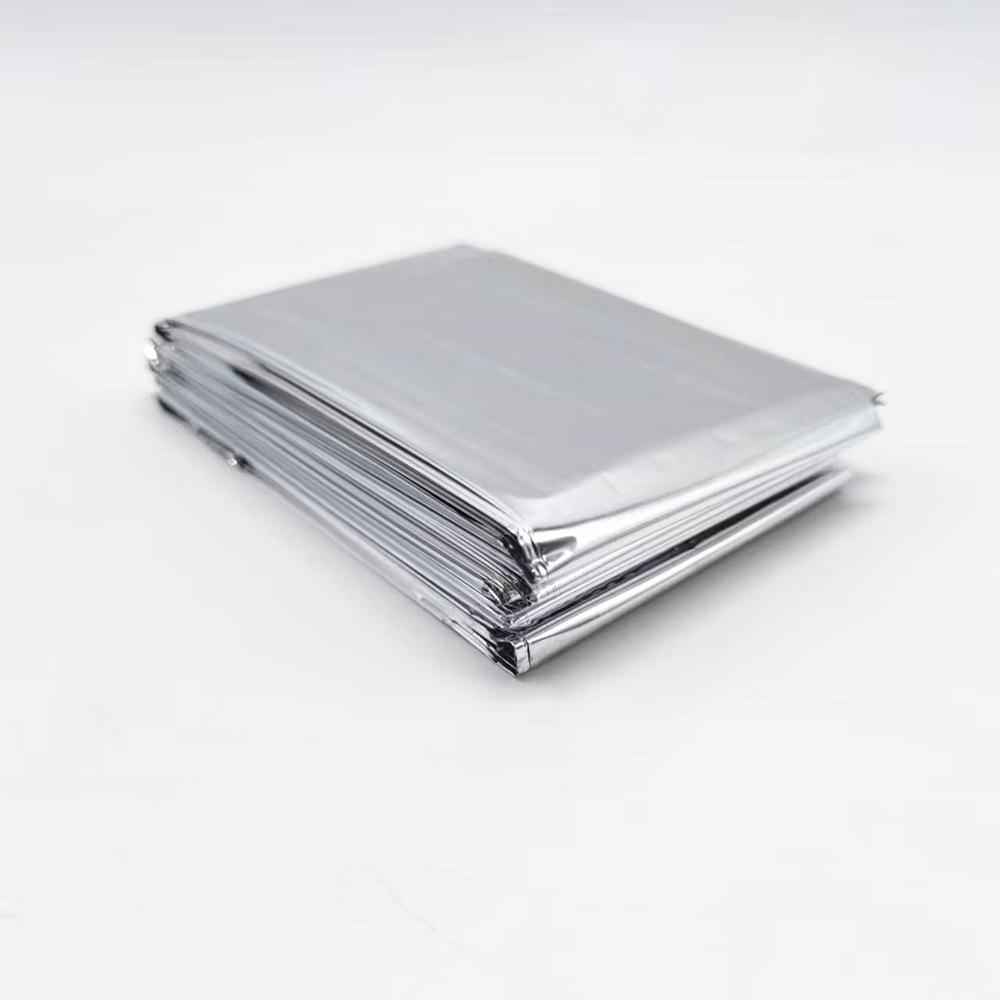 Extra Large Outdoor Survival Blanket: Thick, Insulated, Anti-Loss Emergency Cold Protection for Wilderness and Mountaineering.