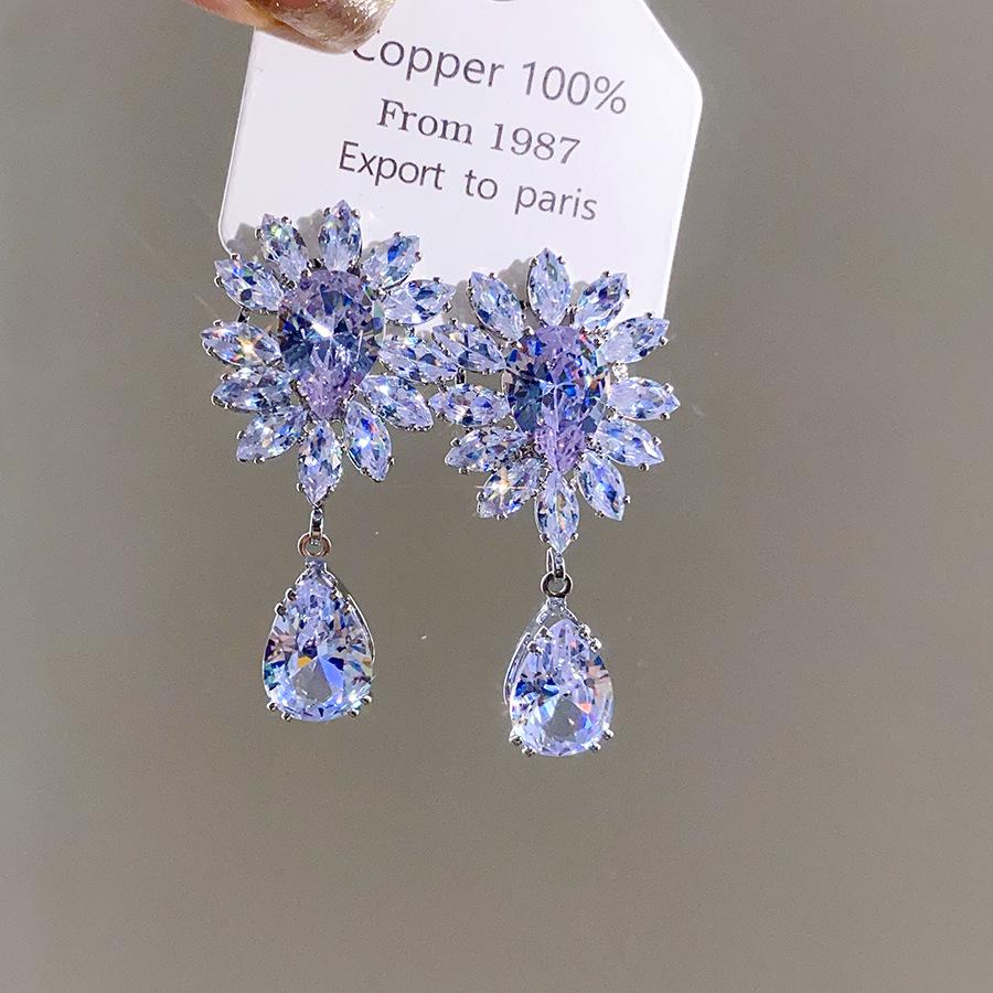 Orecchini Vintage a Forma di Pera con Perle e Intarsi di Diamanti - Stile Retrò, Lusso Leggero, Design di Alta Gamma