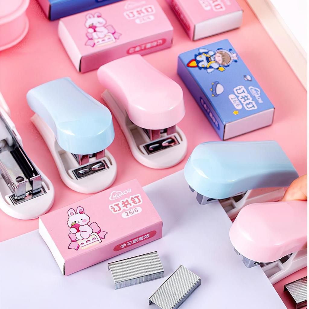 1 Set Mini Capsatoare Culoare Macaron, include 1000 buc Agrafe și Coadă de Scos Agrafe, Unelte de Legat Metalice Ușoare cu Economie de Efort