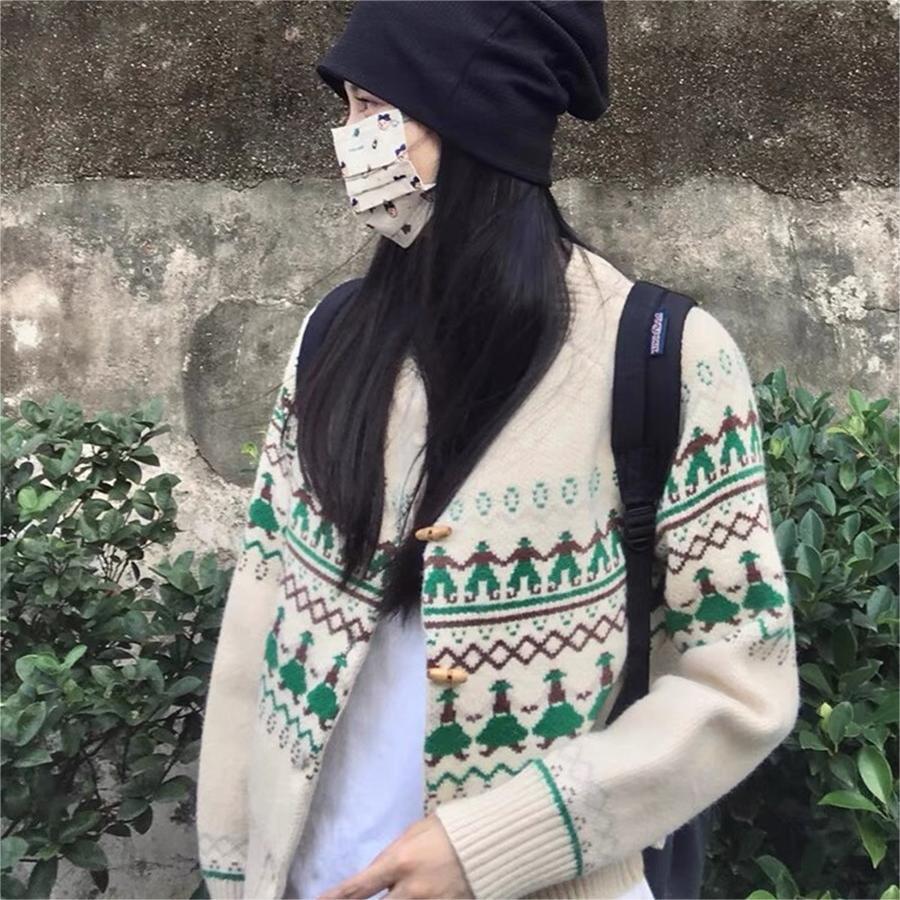 Retro Style Red Christmas Jacquard Knitted Cardigan Women's Autumn and Winter Design Sense Horn Button Crew Neck Sweater Jacket