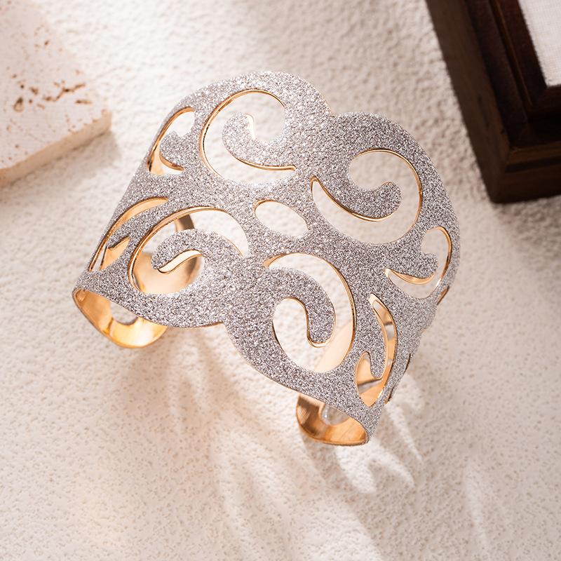 Personalized Acetic Acid Patch Metal Hollow Bracelet Women S Butterfly Rose Gold Open Bracelet Cold Wind Bracelet