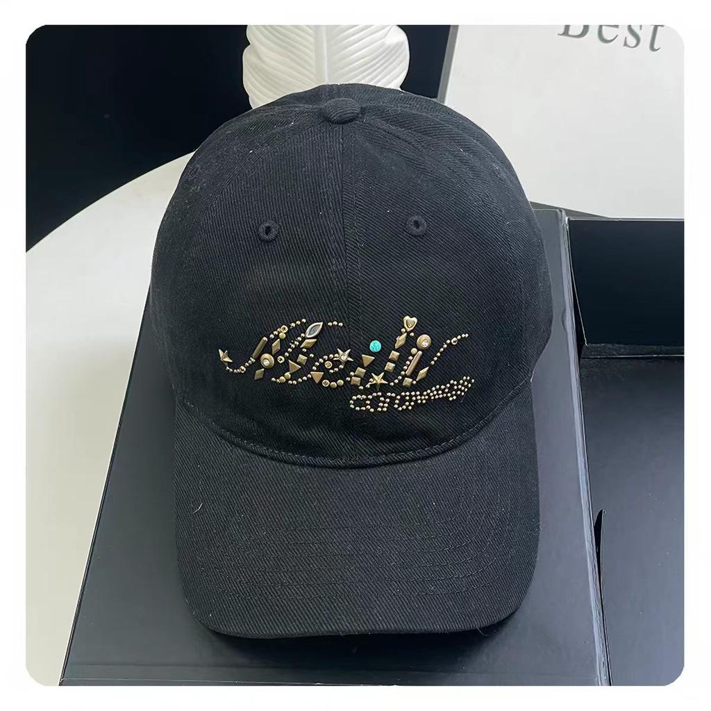 Hot-drilled baseball cap for women, versatile, sun-protective, and high-quality