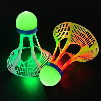 Hochgeschwindigkeits-Badminton Elastischer Kopf Nylon Kunststoff Badminton Bunt Winddicht Badminton für Spiel Sport Unterhaltung