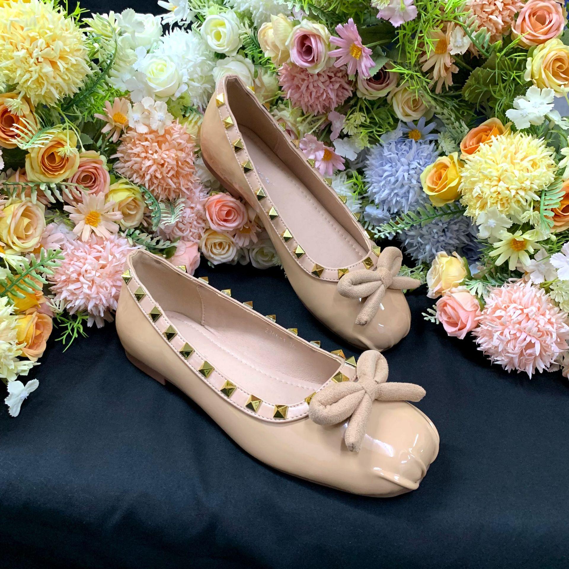 

Spot second hair! Fashion versatile new pleated satin cross with bow rivet flat ballet shoes single shoes 40