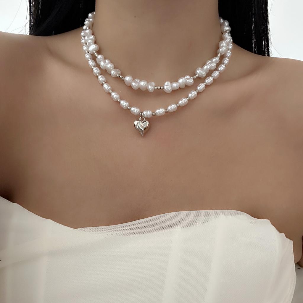 Retro Simple Heart Shaped Pendant Necklace For Women Multi Layer Irregular Imitation Pearl Beaded Choker Party Banquet Jewelry