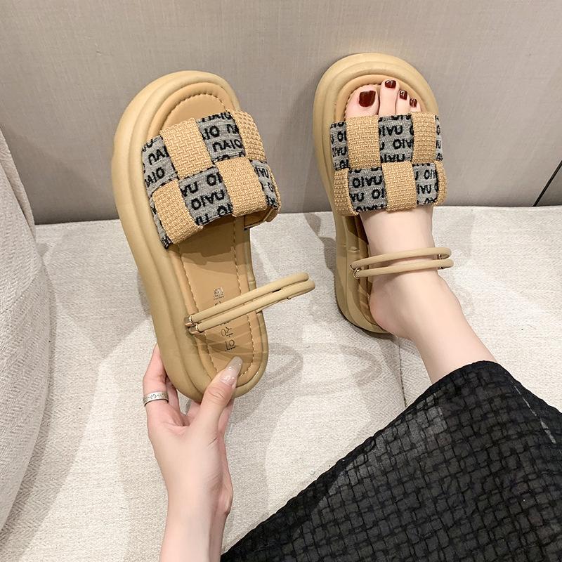 French Beautiful Cool Slippers Women's Summer Wear 2025 New High-end Super Fire Thick-soled Women's Two Wear Roman Sandals