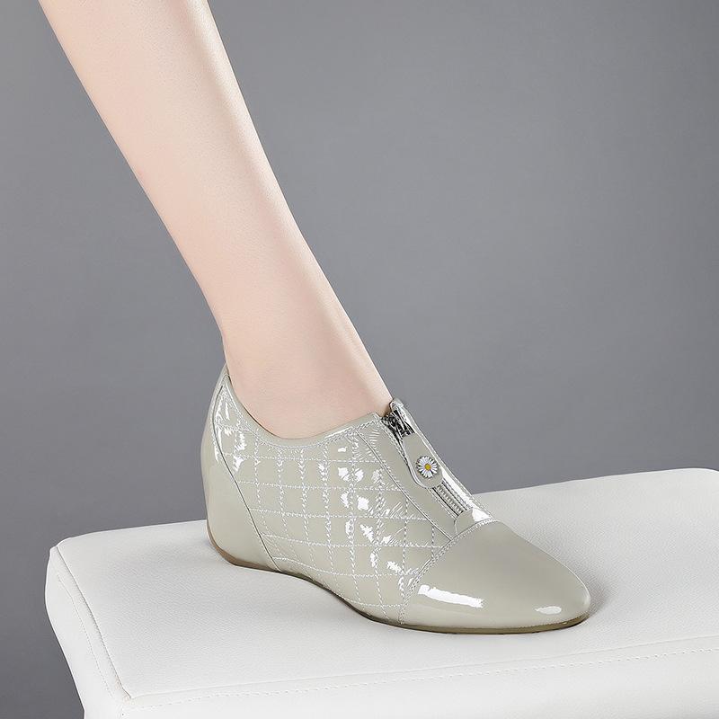 

Увеличивающие внутреннюю высоту небольшие кожаные туфли универсальные модные лакированные туфли с мягкой поверхностью на танкетке однобортные туфли универсальные удобные туфли с круглым носком 35 серый