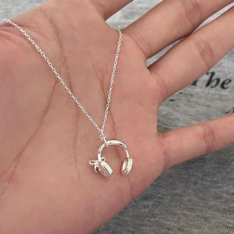 Elegant Headphone Pendant Necklace For Women Stylish Layering Jewelry Gift Trendy Minimalist Neck Chain Accessory