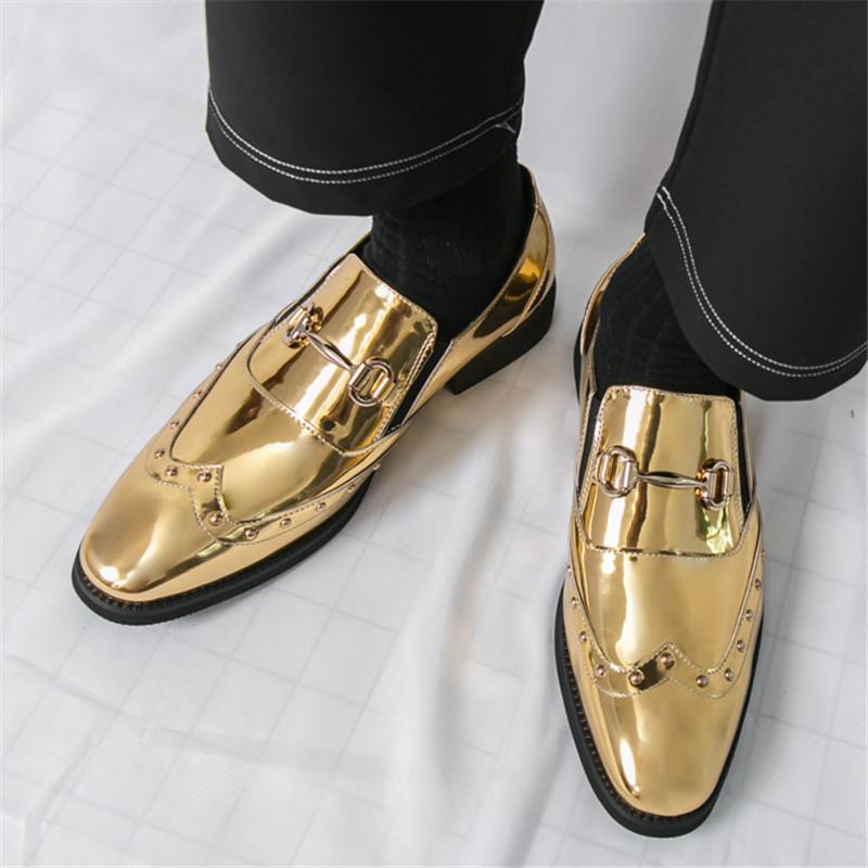 Fashion New Gold Punk Rivet Loafers New Men's Pointed Metal Chain Leather Shoes Male Designer Formal Wedding Dress Homecoming Footwear