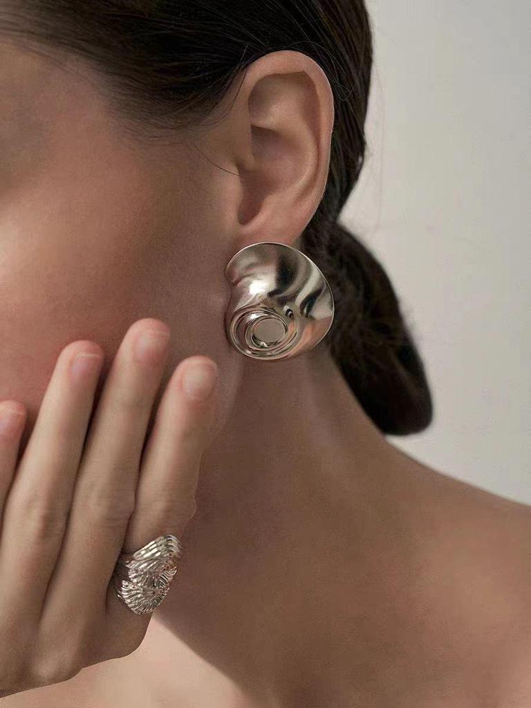 Versatile Abstract Seashell Stud Earrings in 925 Silver - Minimalist Light Luxury