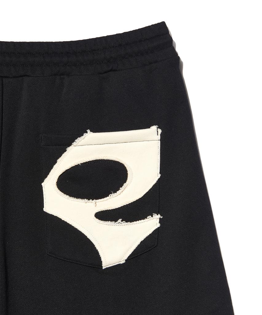 PEACE MAKER Pce Applique Deep Tuck Bermuda Sweat Shorts (Black)