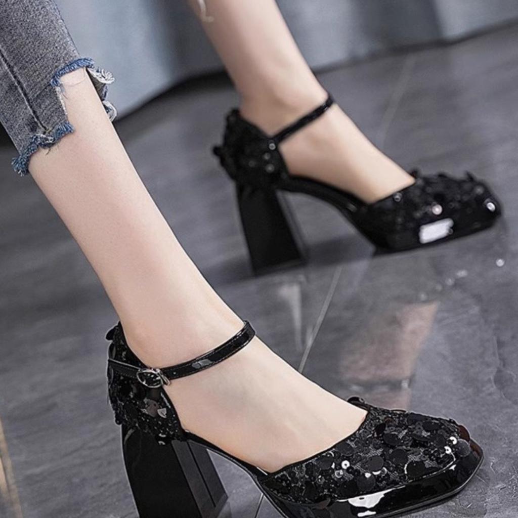 Internet celebrity sequins square head high heels women's 2025 summer new square heel one-word buckle socialite banquet dress single shoes