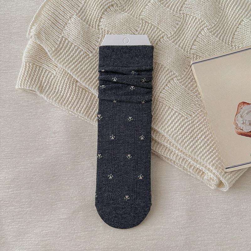 Female Autumn New Style All Match Sweet Literature Retro Small Broken Flowers In The Tube Pile Socks