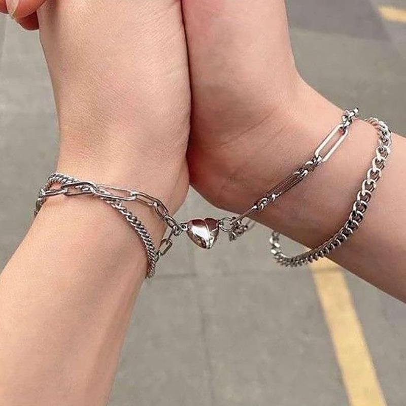 2Pcs Halloween Spider Bracelet For Women Men Magnetic Heart Couple Personality Bangles Lover Festive Jewelry Accessories Gifts