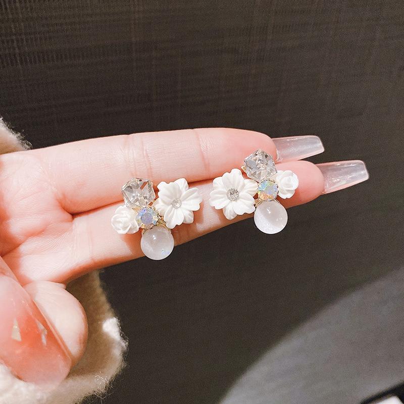 Süße kleine weiße Blume Ohrstecker für Damen Runde Strasssteine Ohrringe Trendiger Süßer Schmuck Geschenk