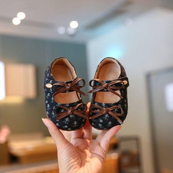 

Baby Girl Princess Shoes Soft Sole Autumn New Infant Floral Leather Shoes1One3Fashionable shoes for 1-year-old girls 15Inner Length12CM темно-синий