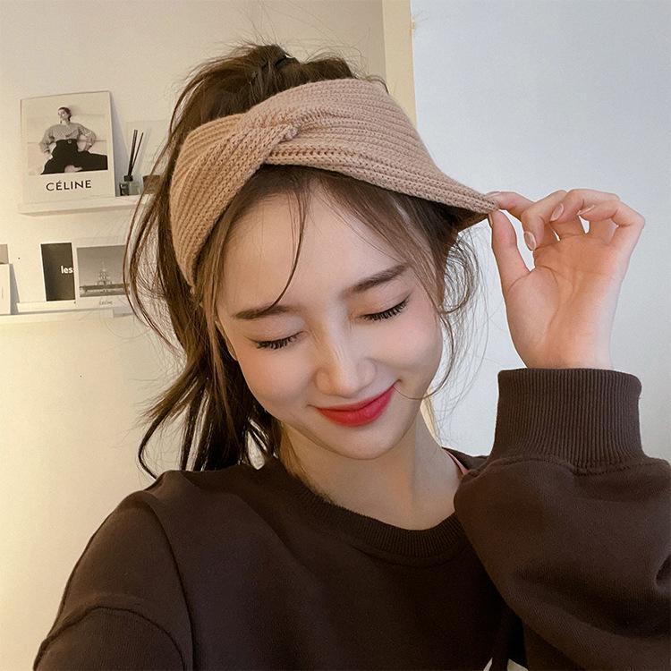 Retro Woolen Criss-Cross Headband: Knitted Wide-Brimmed Hairband, Sweet & Versatile Mori Girl Style.