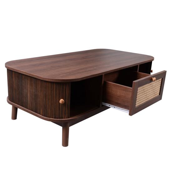 Couchtisch, Rattan-Couchtisch, Schubladen mit Rattan und Schiebetüren mit Massivholzleisten, Beine aus Massivholz, Natürlicher Landhausstil
