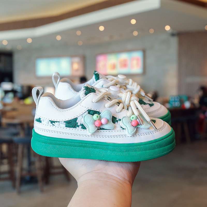 

Girls board shoes 2025 autumn new classmate Korean version cute little flower candy bow children s casual shoes 26 yards inner length 15.8cm