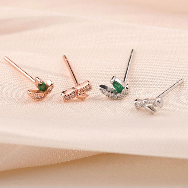 

Маленькие серьги в виде побегов бамбука Маленькие милые серьги Асимметричный дизайн Зеленый темперамент золотой