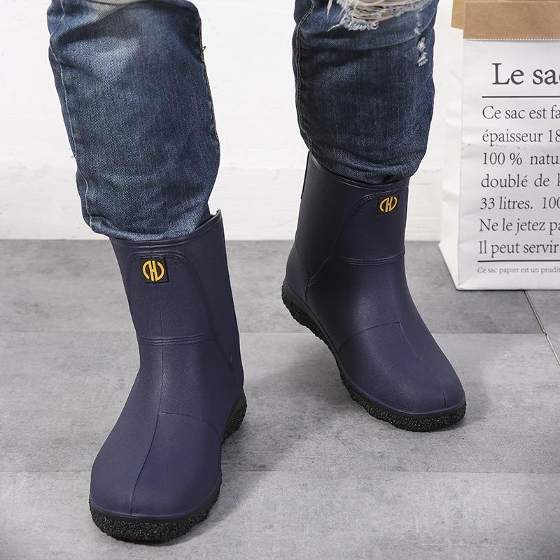 Fashion men's rain shoes medium tube rain boots non-slip water shoes short tube fleece rubber shoes kitchen car wash fishing work shoes