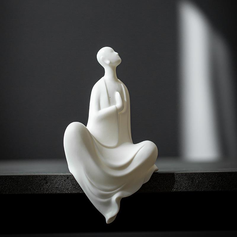 

Белые фарфоровые маленькие украшения, керамические украшения Дзен-Будды, фигурка монаха, декор в виде чайного питомца Будды