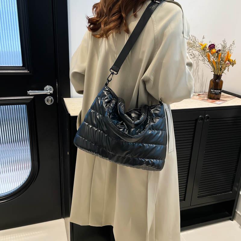 Winter casual lazy wind foreign style portable wide shoulder strap messenger bag women's space cotton embroidery thread large capacity solid color